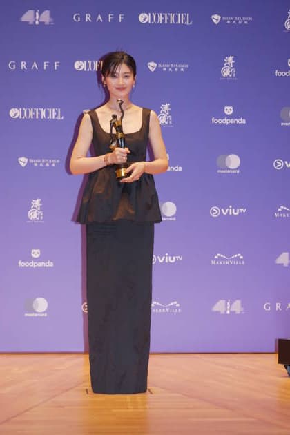 HONG KONG, CHINA - APRIL 19: Actress Elizabeth Tang poses with trophy at backstage during the 44th Hong Kong Film Awards on April 19, 2026 in Hong Kong, China.  Copyright: xVCGx 111635886015