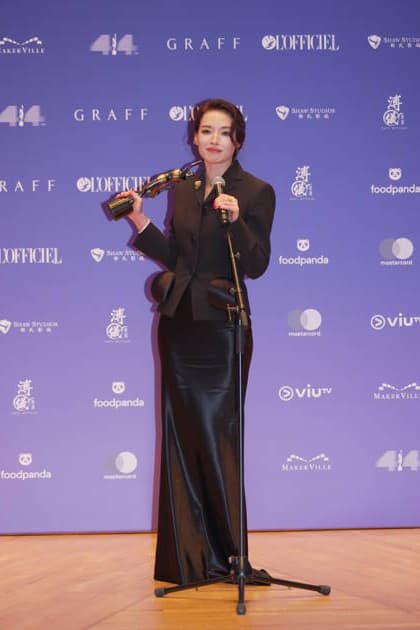 HONG KONG, CHINA - APRIL 19: Actress Shu Qi poses with trophy at backstage during the 44th Hong Kong Film Awards on April 19, 2026 in Hong Kong, China.  Copyright: xVCGx 111635886021