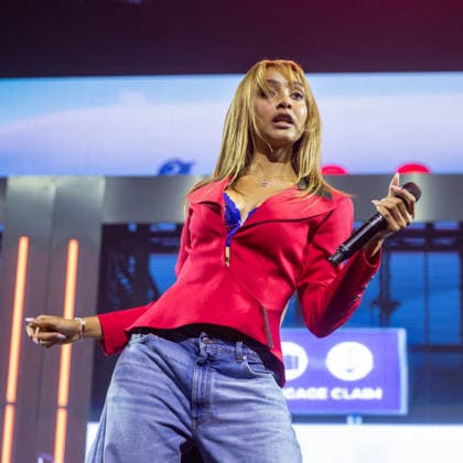 April 18, 2026, Indio, California, U.S: Singer PINKPANTHERESS (VICTORIA BEVERLEY WALKER) during Coachella Valley Music and Arts Festival at Empire Polo Club in Indio, California Indio U.S  - ZUMAs135 20260418_zap_s135_296 Copyright: xDanielxDeSloverx