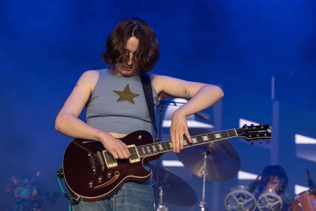 April 18, 2026, Indio, California, U.S: EMILY GREEN of Geese during Coachella Valley Music and Arts Festival at Empire Polo Club in Indio, California Indio U.S  - ZUMAs135 20260418_zap_s135_212 Copyright: xDanielxDeSloverx