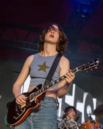 April 18, 2026, Indio, California, U.S: EMILY GREEN of Geese during Coachella Valley Music and Arts Festival at Empire Polo Club in Indio, California Indio U.S  - ZUMAs135 20260418_zap_s135_216 Copyright: xDanielxDeSloverx