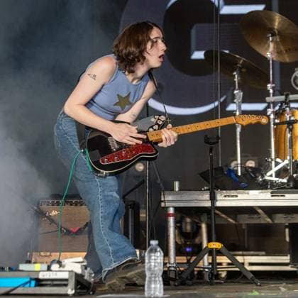 April 18, 2026, Indio, California, U.S: EMILY GREEN of Geese during Coachella Valley Music and Arts Festival at Empire Polo Club in Indio, California Indio U.S  - ZUMAs135 20260418_zap_s135_202 Copyright: xDanielxDeSloverx