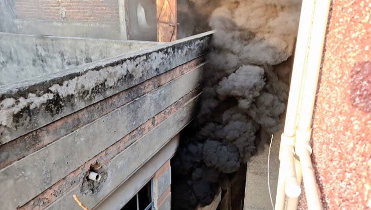 RECORD DATE NOT STATED A massive fire breaks out in a shop and warehouse in Guru Gobind Singh Market, Gandhi Nagar, Shahdara New Delhi, Apr 19 (ANI): Dark smoke billows out as a massive fire breaks out in a shop and warehouse in Guru Gobind Singh Market, Gandhi Nagar, in New Delhi on Sunday. Several fire engines are present at the scene. (ANI Video Grab) NEW DELHI Delhi India Copyright: xANIx ANI_20260419289