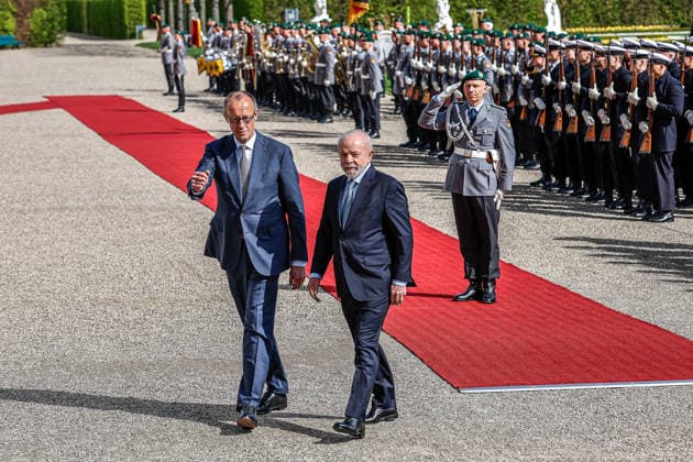 Eröffnung der Hannover Messe 2026 - Partnerland Brasilien - Begrüßung des Präsidenten Lula da Silva mit militärischen Ehren Bundeskanzler Friedrich Merz und der brasilianische Präsident Lula da Silva schreiten die Ehrenformation ab. Hannover Hannover, Herrenhäuser Gärten Niedersachsen, Region Hannover Germany *** Opening of Hannover Messe 2026 partner country Brazil Welcoming President Lula da Silva with military honors Federal Chancellor Friedrich Merz and Brazilian President Lula da Silva walk down the honor guard Hannover Hannover, Herrenhäuser Gärten Niedersachsen, Region Hannover Germany