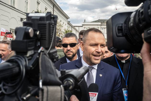 April 19, 2026, Warsaw, Mazovia, Poland: President Karol Nawrocki speaks to the media. Several thousand Polish conservative Christians gather at Castle Square in Warsaw for the National March for Life, the annual manifestation promoting pro-life, anti-LGBTQ views as well as Catholic family values. Organisers claim this to be the largest demonstration in defence of life in Poland, and one of the largest pro-life demonstrations in Europe. The march made a stop at the Presidential Palace, where the President of the Republic of Poland, Karol Nawrocki, greeted those on the march and spoke to the media. Warsaw Poland  - ZUMAs197 20260419_aaa_s197_182 Copyright: xNeilxMiltonx