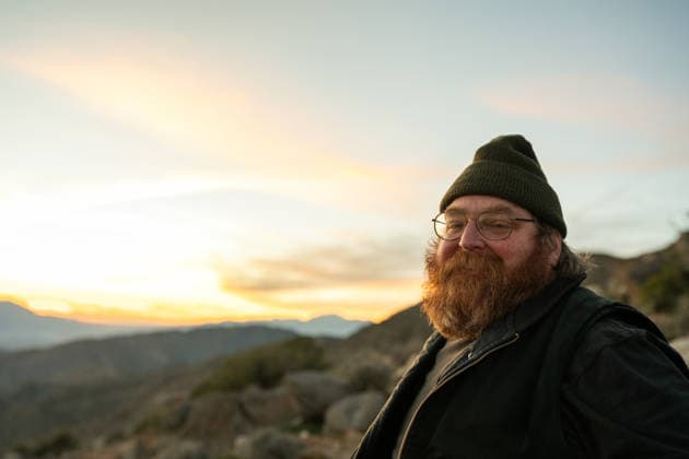ginger man in beanie at keys view at sunset Joshua Tree, California, United States CR_QCYJ260416-1997886-01 ,model released, Symbolfoto