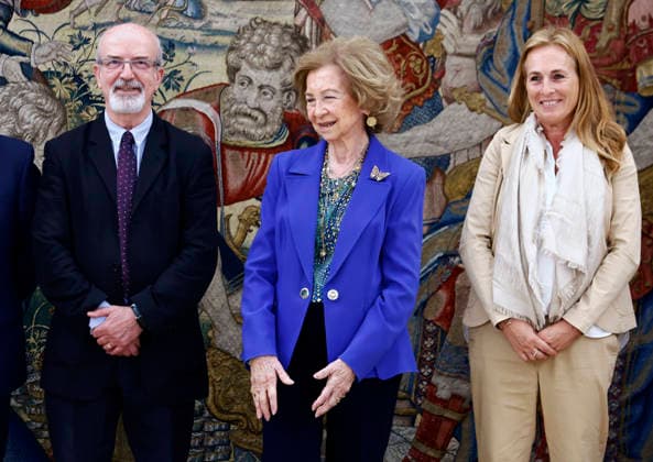 Queen Sofia receives in audience a representation of the Asociación Visión y Vida Queen Sofia during the audience with a representation of the Asociación Visión y Vida on the occasion of its 70th anniversary, at the Zarzuela Palace, on April 20, 2026, in Madrid Spain Visión y Vida was created in 1955 with the objective of procuring the best for the vision of the citizens in an altruistic way by informing, educating, advising and recommending with the doctors within their reach and in all social and professional sectors FAMOUS AUDIENCE ASSOCIATION ANNIVERSARY Antonio Gutié Madrid Madrid Spain  Copyright: xAntonioxGutiÃ rrezx 7454382