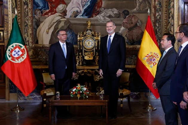 Spain s King Felipe VI (C) and new President of Portugal, Antonio Jose Seguro (L), hold a meeting in Madrid, Spain, 20 April 2026. Seguro is on an official visit in Spain. New President of Portugal, Antonio Jose Seguro, visits Spain !ACHTUNG: NUR REDAKTIONELLE NUTZUNG!  Copyright: xChemaxMoyax GRAF5514 20260420-55020041614_1
