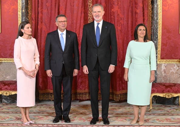 The King and Queen receive the President of the Portuguese Republic, António José Seguro, and the First Lady, Margarida Maldonado Queen Letizia, the President of the Portuguese Republic, António José Seguro, King Felipe VI and the First Lady, Margarida Maldonado, during the audience at the Royal Palace, April 20, 2026, in Madrid Spain FAMOUSES PRESIDENT KINGS AUDIENCE José Madrid Madrid Madrid Spain Copyright: xJosà xOlivax 7454936