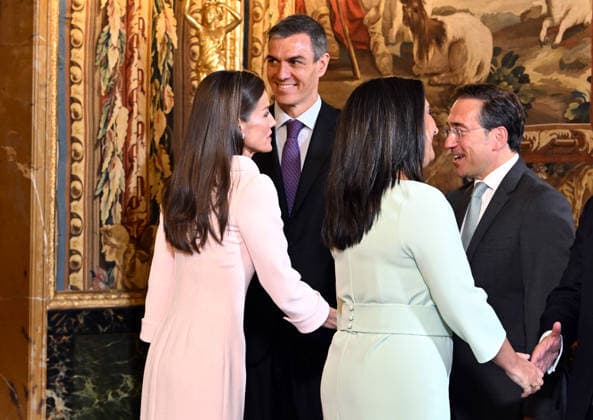 The King and Queen receive the President of the Portuguese Republic, António José Seguro, and the First Lady, Margarida Maldonado Queen Letizia, the First Lady, Margarida Maldonado, the President of the Government, Pedro Sánchez, and the Minister of Foreign Affairs, José Manuel Albares, during the audience at the Royal Palace, April 20, 2026, in Madrid Spain FAMOUSES PRESIDENT KINGS AUDIENCIA José Madrid Madrid Spain Copyright: xJosà xOlivax 7454983