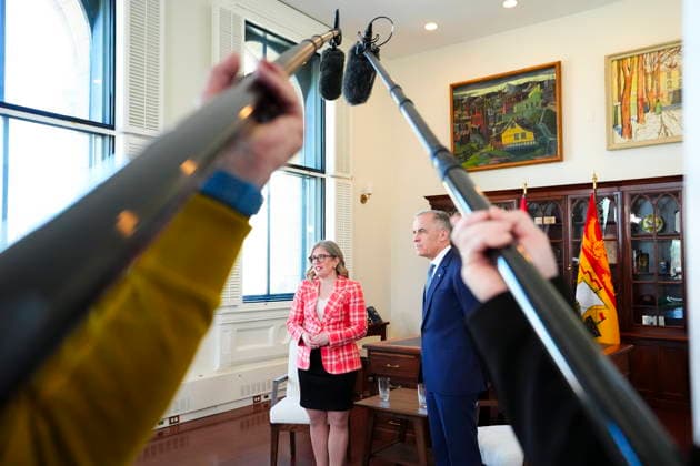 April 20, 2026, Ottawa, On, CAN: Prime Minister Mark Carney meets with Premier of New Brunswick Susan Holt in his office in Ottawa on Monday, April 20, 2026. Ottawa CAN  - ZUMAc35_ 20260420_zaf_c35_016 Copyright: xSeanxKilpatrickx