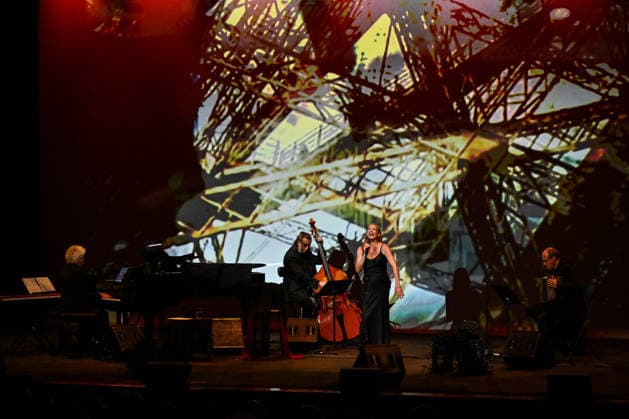 Music Concert - Ute Lemper - Paris Paris Ute Lemper during the Paris-Paris Tout, at the Auditorium Parco della Musica, on April 20, 2026 in Rome, Italy. Rome Auditorium Parco della Musica Italy Copyright: xDomenicoxCippitellix xLiveMediax LPM_2406823