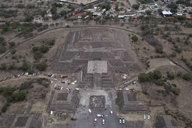 Shooting at Teotihuacan archaeological site leaves at least one dead in Mexico TEOTIHUACAN, MEXICO - APRIL 20: An aerial view of the Pyramid of the Moon following a shooting that left at least one person dead, at the Teotihuacan archaeological site, in Teotihuacan, Mexico on April 20, 2026. A Canadian tourist was killed and several people were injured during a shooting at the Teotihuacan archaeological site, authorities said. Daniel Cardenas Anadolu Teotihuacan Mexico. Editorial use only. Please get in touch for any other usage.  Copyright: x2026xAnadoluxDanielxCardenasx