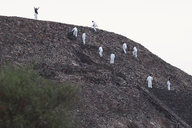 Shooting at Teotihuacan archaeological site leaves at least one dead in Mexico TEOTIHUACAN, MEXICO - APRIL 20: Forensic experts work on the Pyramid of the Moon following a shooting that left at least one person dead, at the Teotihuacan archaeological site, in Teotihuacan, Mexico on April 20, 2026. A Canadian tourist was killed and several people were injured during a shooting at the Teotihuacan archaeological site, authorities said. Daniel Cardenas Anadolu Teotihuacan Mexico. Editorial use only. Please get in touch for any other usage.  Copyright: x2026xAnadoluxDanielxCardenasx