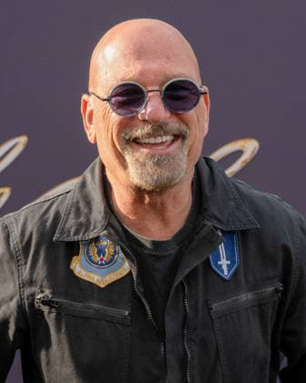 April 20, 2026, Hollywood, California, USA: Canadian actor, producer, television personality, and comedian HOWIE MANDEL, 70, attends Lionsgate s MICHAEL Los Angeles red carpet premiere. Hollywood USA  - ZUMAb173 20260420_aap_b173_025 Copyright: xBillyxBennightx