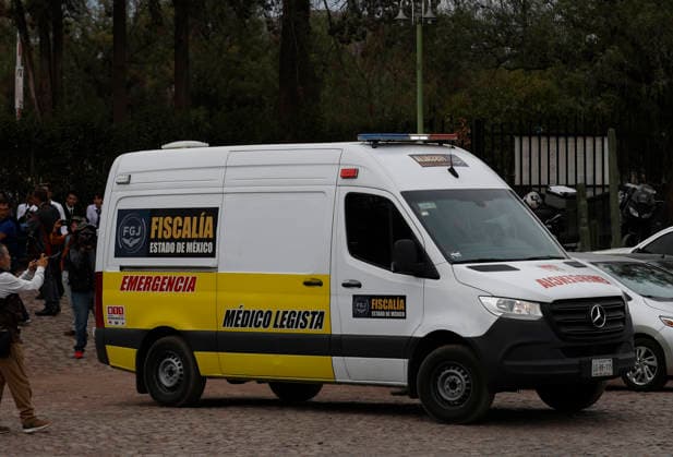 (260421) -- STATE OF MEXICO, April 21, 2026 -- An emergency vehicle is seen at the site of a shooting at the Teotihuacan archaeological site in the State of Mexico, Mexico, April 20, 2026. A shooting at the Teotihuacan archaeological site in central Mexico has left two people dead, including the attacker, and six others injured, authorities said Monday. (Str Xinhua) MEXICO-STATE OF MEXICO-TEOTIHUACAN ARCHAEOLOGICAL SITE-SHOOTING Stringer 