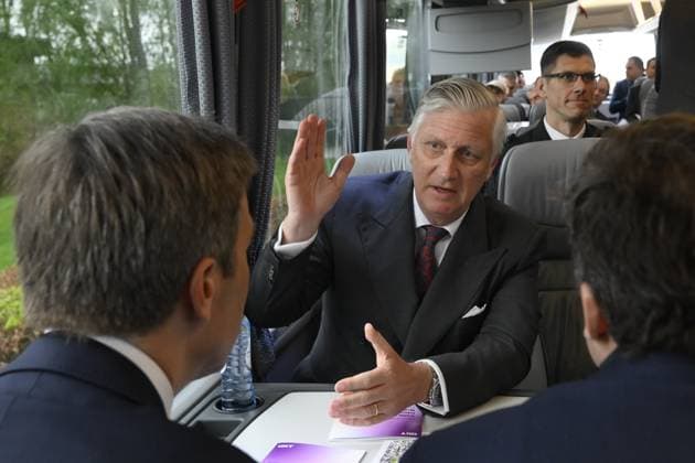 King Philippe - Filip of Belgium (C) pictured in a bus, on his way for a royal visit to the ODOO company in Louvain-la-Neuve around ICT, AI and formation, Tuesday 21 April 2026. Belgian king is on a two-day interregional business visit to Flanders and Wallonia, organized with the Flemish and Walloon business networks VOKA and AKT, with 40 business leaders from both regions.  POOLxPHILIPxREYNAERS 171525371