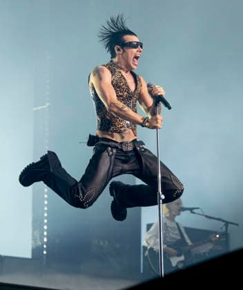 Yungblud performing live as part of his Idols - The World Tour at the OVO Hydro, Glasgow, Scotland, UK, 20 April 2026. Yungblud performing live at the OVO Hydro, Glasgow, Scotland, UK, 20 April 2026, Credit:Duncan Bryceland Avalon UK, Scotland, Glasgow, OVO Hydro, Glasgow, Scotland, UK Copyright: xDuncanxBrycelandx xAvalonx 1093247632