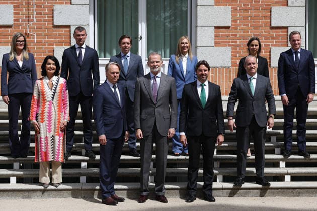 The King receives in audience the Management Committee of Heineken Spain The King, Felipe VI, receives in audience the Management Committee of Heineken Spain, and poses in a family photo with the President Etienne Strijp 4i , on April 21, 2026, in Madrid Spain 21 APRIL 2026 Alejandro Martínez Vé Madrid Madrid Madrid Spain  Copyright: xAlejandroxMartinezxVÃ lezx 7457168
