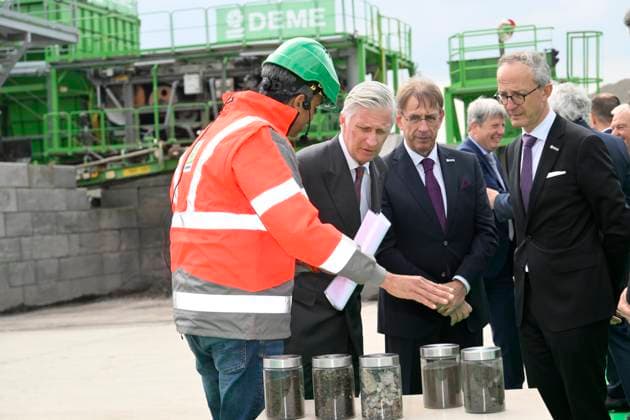 Interregional Royal Visit to WalloniaFlanders 2026 FARCIENNES, BELGIUM - APRIL 21: King Philippe of Belgium pictured visiting DEME Environnement during the first Interregional Royal Visit to WalloniaFlanders on April 21, 2026 in Farciennes, Belgium, 21 04 2026 Farciennes Belgium  Copyright: xPhilipxReynaersx