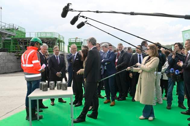Interregional Royal Visit to WalloniaFlanders 2026 FARCIENNES, BELGIUM - APRIL 21: King Philippe of Belgium pictured visiting DEME Environnement during the first Interregional Royal Visit to WalloniaFlanders on April 21, 2026 in Farciennes, Belgium, 21 04 2026 Farciennes Belgium  Copyright: xPhilipxReynaersx