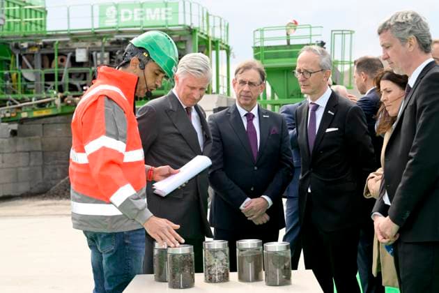 Interregional Royal Visit to WalloniaFlanders 2026 FARCIENNES, BELGIUM - APRIL 21: King Philippe of Belgium pictured visiting DEME Environnement during the first Interregional Royal Visit to WalloniaFlanders on April 21, 2026 in Farciennes, Belgium, 21 04 2026 Farciennes Belgium  Copyright: xPhilipxReynaersx