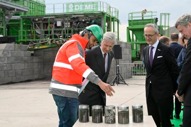 Interregional Royal Visit to WalloniaFlanders 2026 FARCIENNES, BELGIUM - APRIL 21: King Philippe of Belgium pictured visiting DEME Environnement during the first Interregional Royal Visit to WalloniaFlanders on April 21, 2026 in Farciennes, Belgium, 21 04 2026 Farciennes Belgium  Copyright: xPhilipxReynaersx