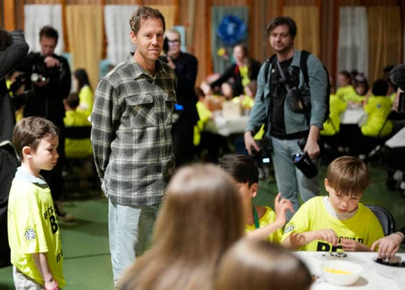 GÖTEBORG, SWEDEN 20260420 Formula 1 World Champion Sebastian Vettel visits Lilla Samskolan where students will show their environmental work Sebastian Vettel is in Gothenburg to receive The Perfect World Foundation Award GÖTEBORG SWEDEN x9200x  Copyright: xBjörnxLarssonxRosvall TTx SEBASTIAN VETTEL YEbYCf9H4UM