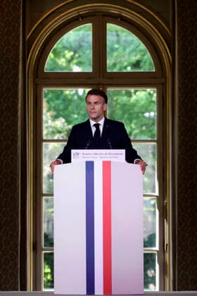 Emmanuel Macron, président de la République Française Cérémonie de remise de décorations collectives aux forces de police intervenues au Bataclan lors des attentats du 13 novembre 2015, au palais de lÉlysée à Paris, le 21 avril 2026 France s President, Emmanuel Macron delivers a speech during a ceremony for awarding collective decorations to the police forces who intervened at the Bataclan during the attacks on November 13, 2015, at the Elysee Presidential palace, in Paris, on April, 21, 2026 Paris France Copyright: xStà phanexLemoutonx xPoolx xBestimagexStà phanexLemoutonx xPoolx xBestimagex