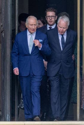 April 21, 2026, London, England, United Kingdom: King CHARLES III is seen with the Chair of the Queen Elizabeth Memorial Committee ROBIN JARVIN after a visit to the British Museum to view the final design for the Queen Elizabeth Memorial. London United Kingdom  - ZUMAs262 20260421_zip_s262_006 Copyright: xTayfunxSalcix