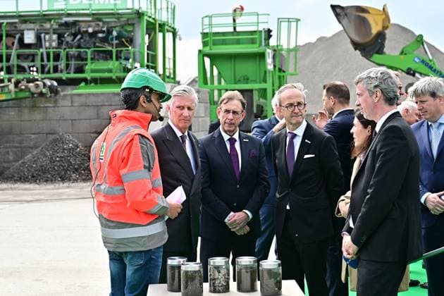 King Philippe - Filip of Belgium pictured during a royal visit at DEME environment in Farciennes on circular economy, recycling and the availability of land, Tuesday 21 April 2026. Belgian king is on a two-day interregional business visit to Flanders and Wallonia, organized with the Flemish andWalloon business networks VOKA and AKT, with 40 business leaders from both regions.  DIRKxWAEM 171555131