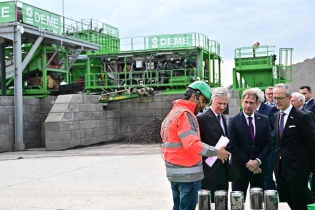 King Philippe - Filip of Belgium pictured during a royal visit at DEME environment in Farciennes on circular economy, recycling and the availability of land, Tuesday 21 April 2026. Belgian king is on a two-day interregional business visit to Flanders and Wallonia, organized with the Flemish andWalloon business networks VOKA and AKT, with 40 business leaders from both regions.  DIRKxWAEM 171555133