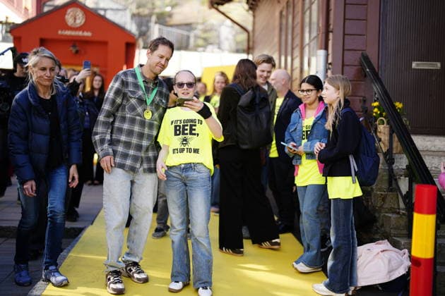 Former Formula 1 World Champion Sebastian Vettel visits Lilla Samskolan, where students demonstrate their environmental work, while in Gothenburg to receive The Perfect World Foundation Award in Gothenburg, Sweden, on April 20, 2026 GÖTEBORG SWEDEN x9200x  Copyright: xBjörnxLarssonxRosvall TTx SEBASTIAN VETTEL cfJI9cj7BqU