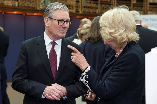 Britain s King Charles and Queen Camilla visit the British Museum on the 100th anniversary of Queen Elizabeth s birth in London, UK, 21 April 2026 Britain s Queen Camilla speaks with British Prime Minister Keir Starmer during a visit to the British Museum held to view the final design for the Queen Elizabeth Memorial, on the 100th anniversary of the late queen s birth, in London, Britain, April 21, 2026., Credit:Toby Melville Avalon United Kingdom, London  Copyright: xTobyxMelvillex xAvalonx 1093327575