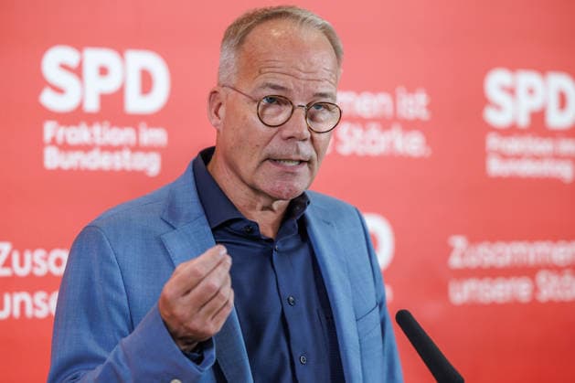 Statement SPD Matthias Miersch ( SPD ) Vorsitzender, bei einem Statement SPD am 21.04.26 in Berlin. Berlin Berlin Deutschland Reichstag *** Statement SPD Matthias Miersch SPD Chairman, at a statement SPD on 21 04 26 in Berlin Berlin Berlin Germany Reichstag