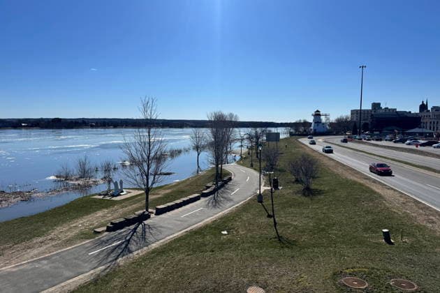 April 21, 2026, Fredericton, Nb, CANADA: A view of the Carleton Street River Lookout shows the extent of rising water levels of the Saint John River as the swell closed trails this week, in Fredericton, Tuesday, April 21, 2026. Fredericton CANADA  - ZUMAc35_ 20260421_zaf_c35_008 Copyright: xElixRidderx