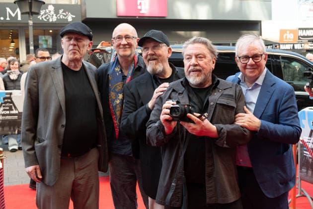 Director Christoph RUETER, Rüter, actor Peter LOHMEYER, actor Dietmar BAER, Bär, actor Armin ROHDE, actor Joachim KROL, red carpet, red carpet show, arrival, arrival, film premiere Vier von hier, 21 04 2026, at the Lichtburg in Essen,
