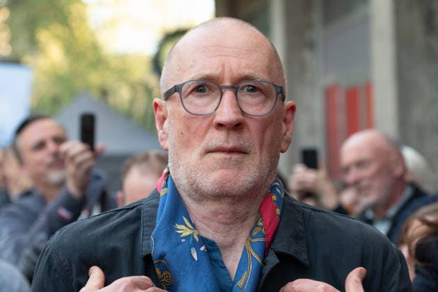 Actor Peter LOHMEYER, portrait, portrait, portrait, single image, cropped single motif, red carpet, red carpet show, arrival, arrival, film premiere Vier von hier, 21 04 2026, at the Lichtburg in Essen,