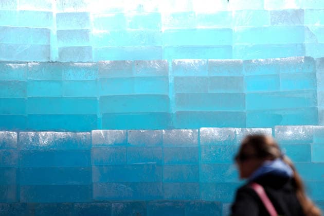 Ice Sculpture Draws Crowd for Drake’s New Album in Toronto TORONTO, CANADA - APRIL 21 : People gather around an ice sculpture, installed in a parking lot as part of a promotional campaign for Canadian rapper Drake’s new album ICEMAN in Toronto, Ontario, Canada on April 21, 2026. Mert Alper Dervis Anadolu Ontario Canada. Editorial use only. Please get in touch for any other usage.  Copyright: x2026xAnadoluxMertxAlperxDervisx