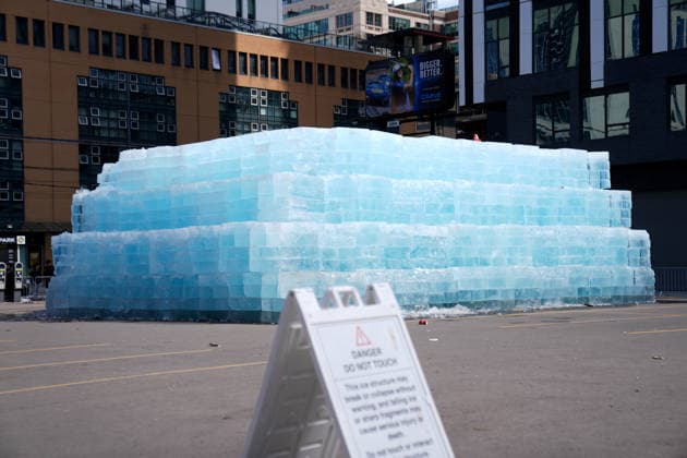 Ice Sculpture Draws Crowd for Drake’s New Album in Toronto TORONTO, CANADA - APRIL 21 : An ice sculpture, installed in a parking lot as part of a promotional campaign for Canadian rapper Drake’s new album ICEMAN in Toronto, Ontario, Canada on April 21, 2026. Mert Alper Dervis Anadolu Ontario Canada. Editorial use only. Please get in touch for any other usage.  Copyright: x2026xAnadoluxMertxAlperxDervisx