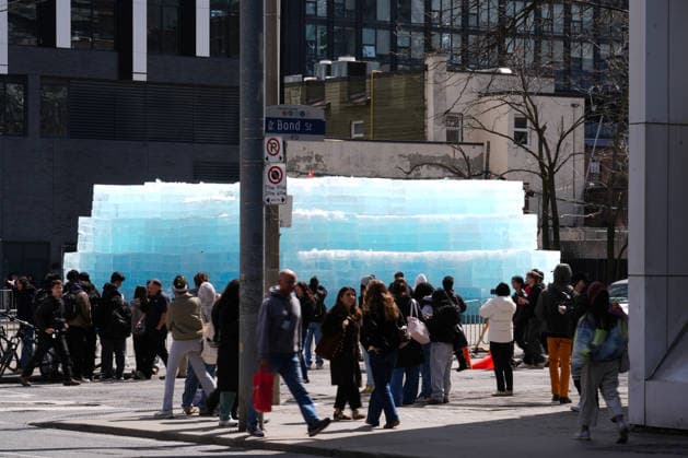 Ice Sculpture Draws Crowd for Drake’s New Album in Toronto TORONTO, CANADA - APRIL 21 : People gather around an ice sculpture, installed in a parking lot as part of a promotional campaign for Canadian rapper Drake’s new album ICEMAN in Toronto, Ontario, Canada on April 21, 2026. Mert Alper Dervis Anadolu Ontario Canada. Editorial use only. Please get in touch for any other usage.  Copyright: x2026xAnadoluxMertxAlperxDervisx