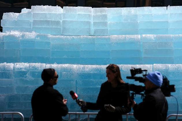 Ice Sculpture Draws Crowd for Drake’s New Album in Toronto TORONTO, CANADA - APRIL 21 : People gather around an ice sculpture, installed in a parking lot as part of a promotional campaign for Canadian rapper Drake’s new album ICEMAN in Toronto, Ontario, Canada on April 21, 2026. Mert Alper Dervis Anadolu Ontario Canada. Editorial use only. Please get in touch for any other usage.  Copyright: x2026xAnadoluxMertxAlperxDervisx