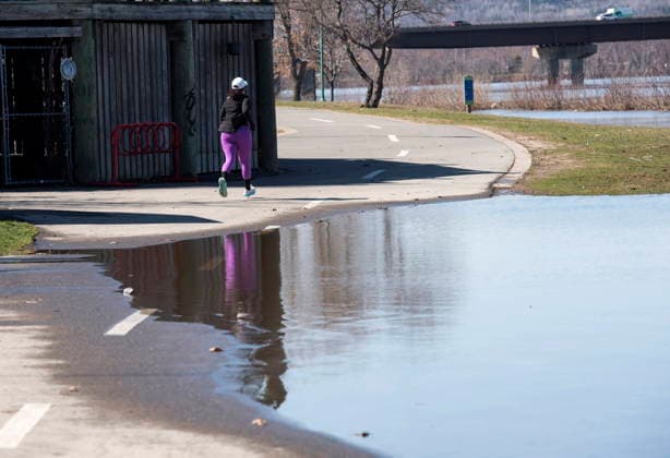 April 21, 2026, Fredericton, New Brunswick, Canada: A runner diverts around the flood waters on the walking and cycling trail along the Green, in Fredericton on Tuesday April 21, 2026. The city closed parts of the trail due to the flood waters from the St. John River. Fredericton Canada  - ZUMAc35_ 20260421_zaf_c35_086 Copyright: xStephenxMacgillivrayx