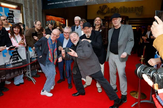 Peter Lohmeyer, Joachim Krol, Armin Rohde, Bodo Hombach, Bettina Böttinger, Dietmar Bär, Boris Berger and Christoph Rüter at the premiere of the documentary Vier von Hier at the Lichtburg Essen, 21 04 2026 Foto:xT.xSchröerx xFuturexImagex vier_6422