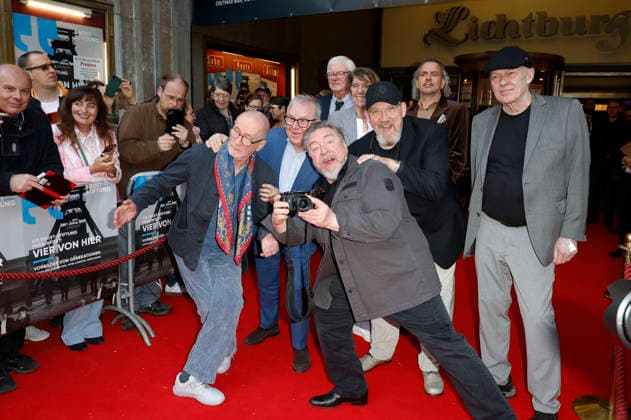 Peter Lohmeyer, Joachim Krol, Armin Rohde, Bodo Hombach, Bettina Böttinger, Dietmar Bär, Boris Berger and Christoph Rüter at the premiere of the documentary Vier von Hier at the Lichtburg Essen, 21 04 2026 Foto:xT.xSchröerx xFuturexImagex vier_6423