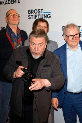 Peter Lohmeyer, Armin Rohde, Bettina Böttinger and Joachim Krol at the premiere of the documentary Vier von Hier at the Lichtburg Essen, 21 04 2026 Foto:xT.xSchröerx xFuturexImagex vier_6430