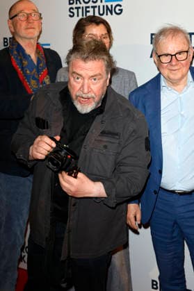 Peter Lohmeyer, Armin Rohde, Bettina Böttinger and Joachim Krol at the premiere of the documentary Vier von Hier at the Lichtburg Essen, 21 04 2026 Foto:xT.xSchröerx xFuturexImagex vier_6431