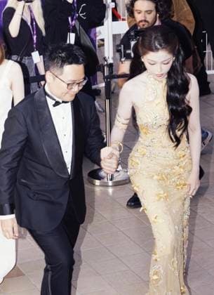 CANNES, FRANCE - APRIL 22: Actress singer Esther Yu Shuxin (R) arrives at the World AI Film Festival (WAIFF 2026) on April 22, 2026 in Cannes, France.  Copyright: xVCGx 111636497560