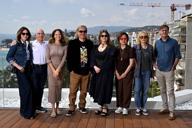 Elsa Zylberstein, Serge Hayat, Joanna Popper, Agnes Jaoui, Jury President, Ruby Yang, Na Young Nam and Roberto Amoroso, Jury members, during the photocall on the terrace of the JW Marriott Cannes during the 2nd edition of the WAIFF World A I Film Festival in Cannes, on April 21, 2026, an unprecedented event dedicated to the interaction between new technologies and film and audiovisual creation The World AI Film Festival WAiFF is supported by a team of visionary leaders and pioneering organizations, united by a common mission to bring out the creative potential of artificial intelligence in the service of cinema, while respecting the ethics and rights of creators Marco Landi, former president of Apple and a leading figure in the field of ar Copyright: xBrunoxBebertx xBestimagexBrunoxBebertx xBestimagex