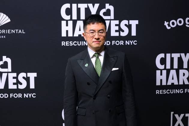 2026 City Harvest Gala - NYC Bowen Yang attends the 2026 City Harvest Gala at the Cipriani restaurant in New York, NY on April 21, 2026. Photo by Charles Guerin ABACAPRESS.COM New York City NY United States  Copyright: xGuerinxCharles ABACAx